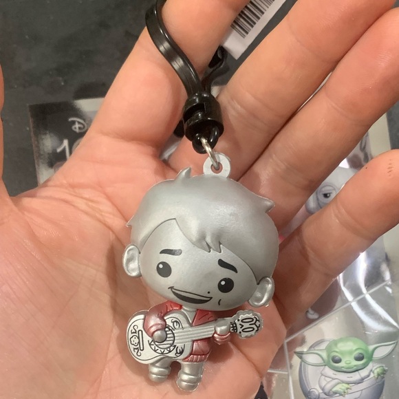 Disney 100 Figural Bag Clip - Miguel Coco - Picture 2 of 2